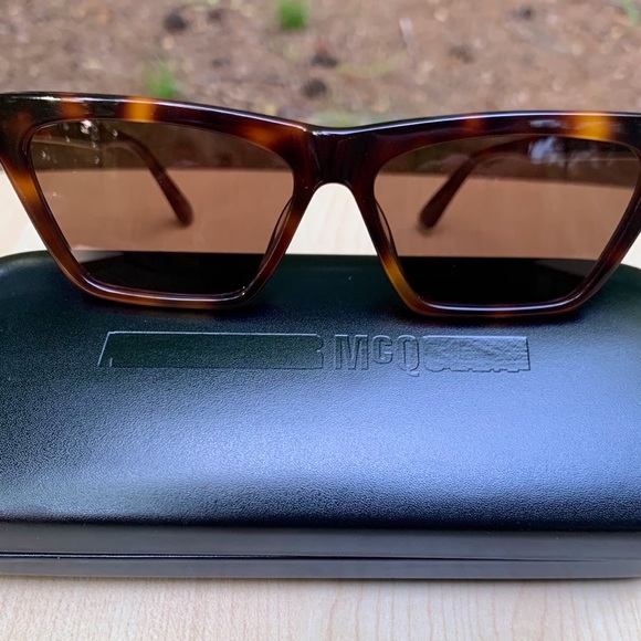 ALEXANDER MCQUEEN designer sunglasses Havana tortoiseshell frames NEW with case - Picture 7 of 7